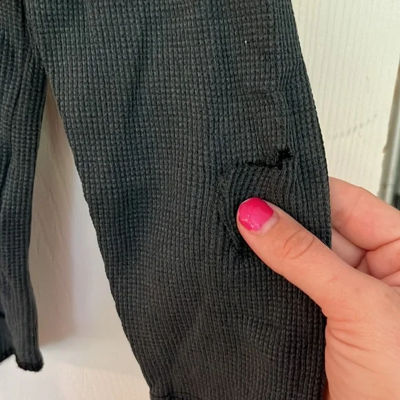 Daydreamer LA Ramones Crest Notch Neck Thermal Tee Size Medium - Picture 5 of 8